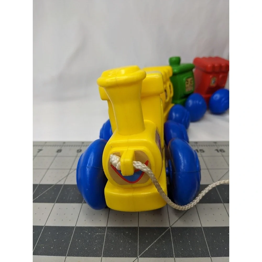 Blow‎ Mold Train Pull Toy Cars Caboose Whistle 5 Inch Tall